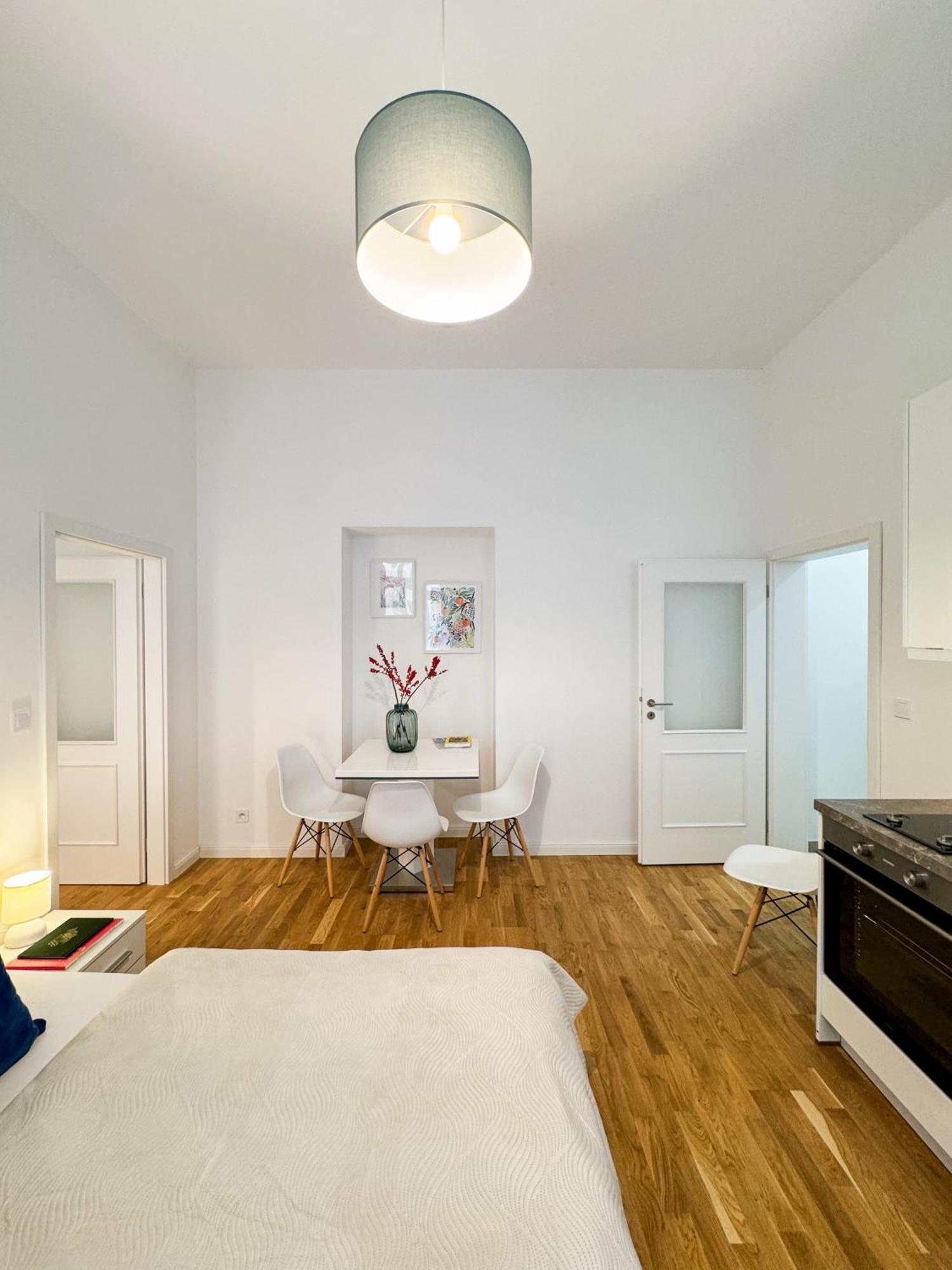 Turnkey I Wenceslas Square Apartments Прага Номер фото